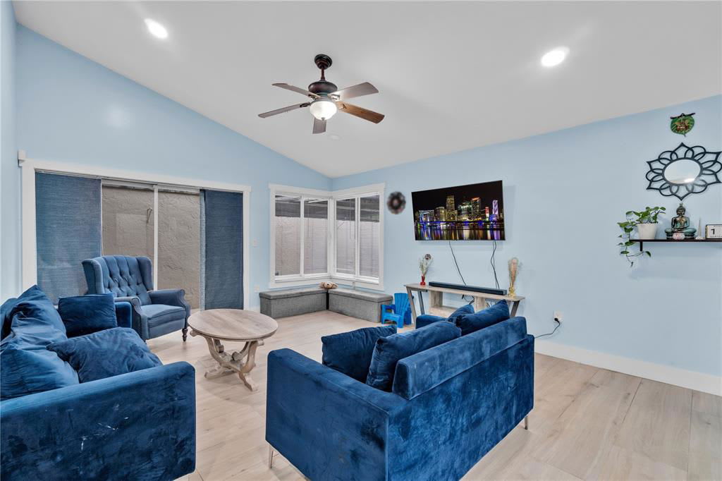 607 Village Lake Drive – photo 5