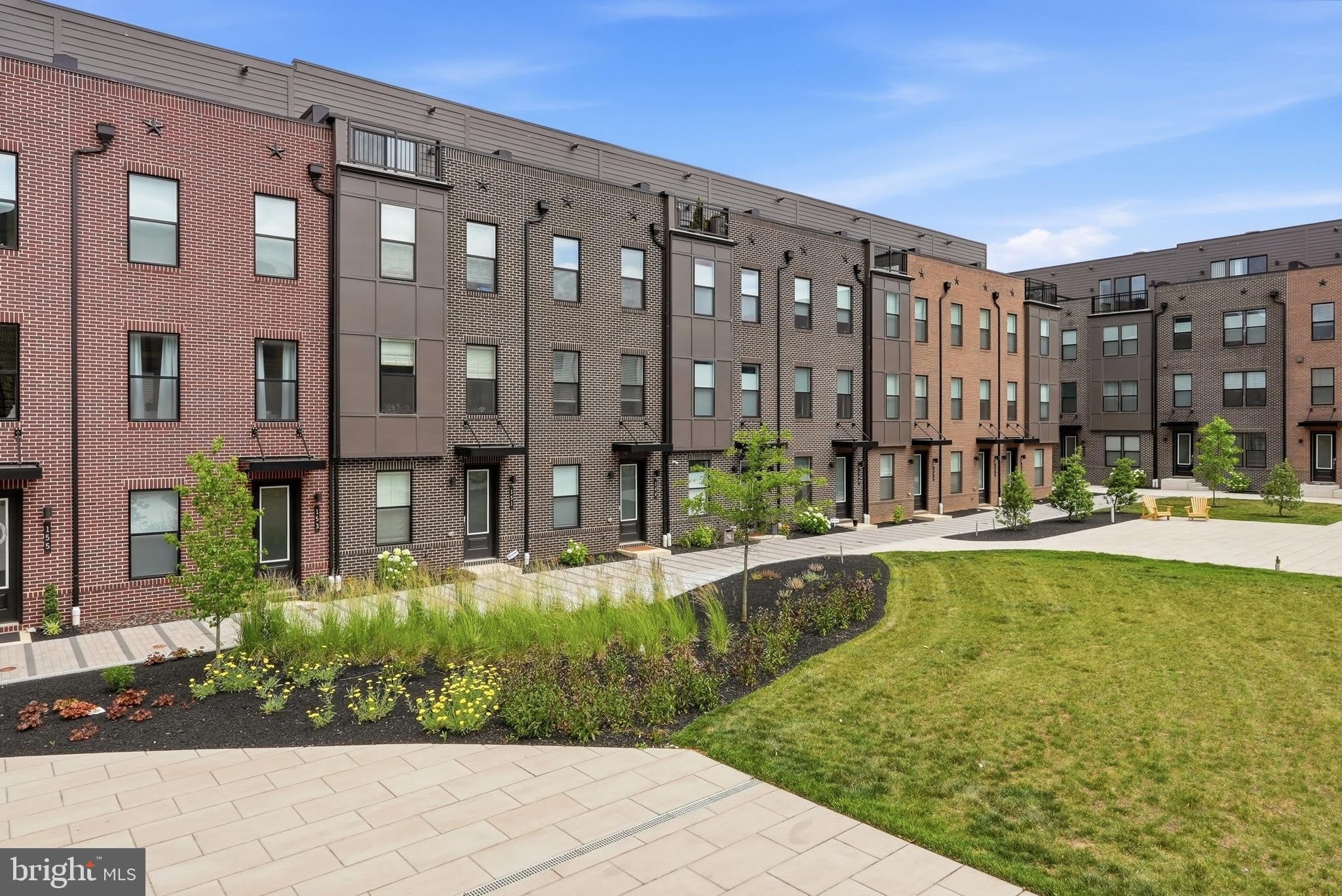 153 Locke St – photo 3