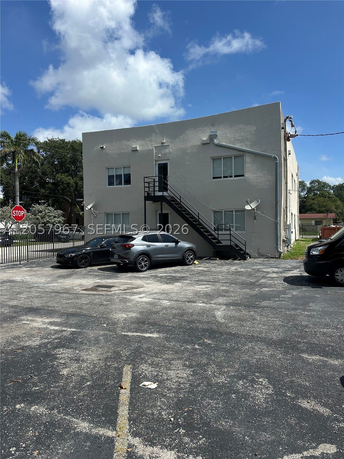 2500 NE 192nd St – photo 3
