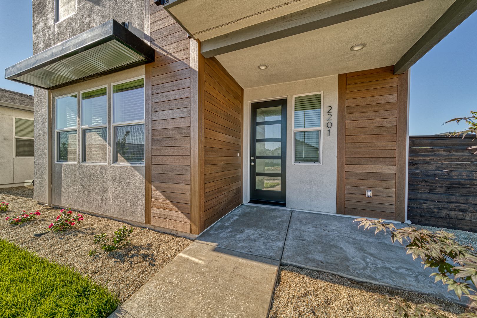 3 Bed / 2.5 Bath Home with 2 Car Garage + Yard Available Sept. 21st – photo 5