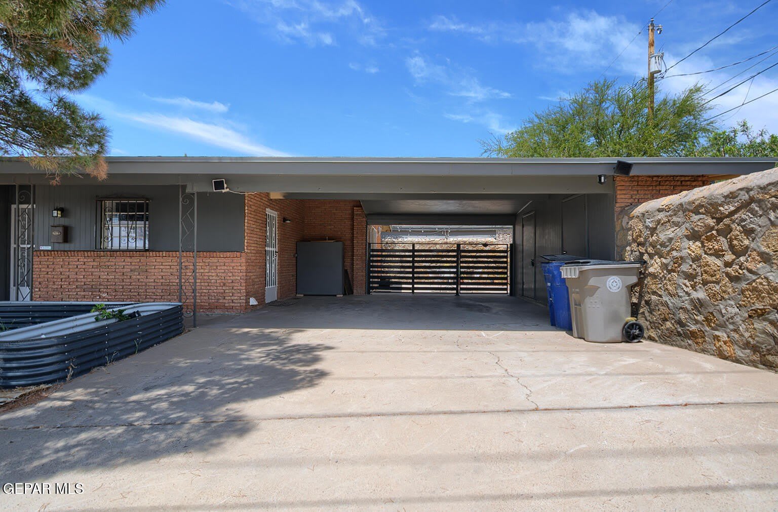2927 HARRISON Avenue – photo 2