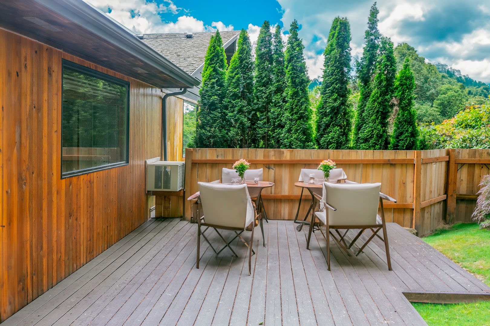 2 Level Mid Century Home For Lease Tour Today – photo 4