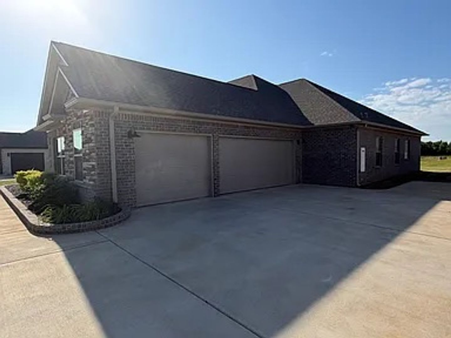 Welcome Home To Your Dream Retreat In The Stunning Highland Ridge Community – photo 2