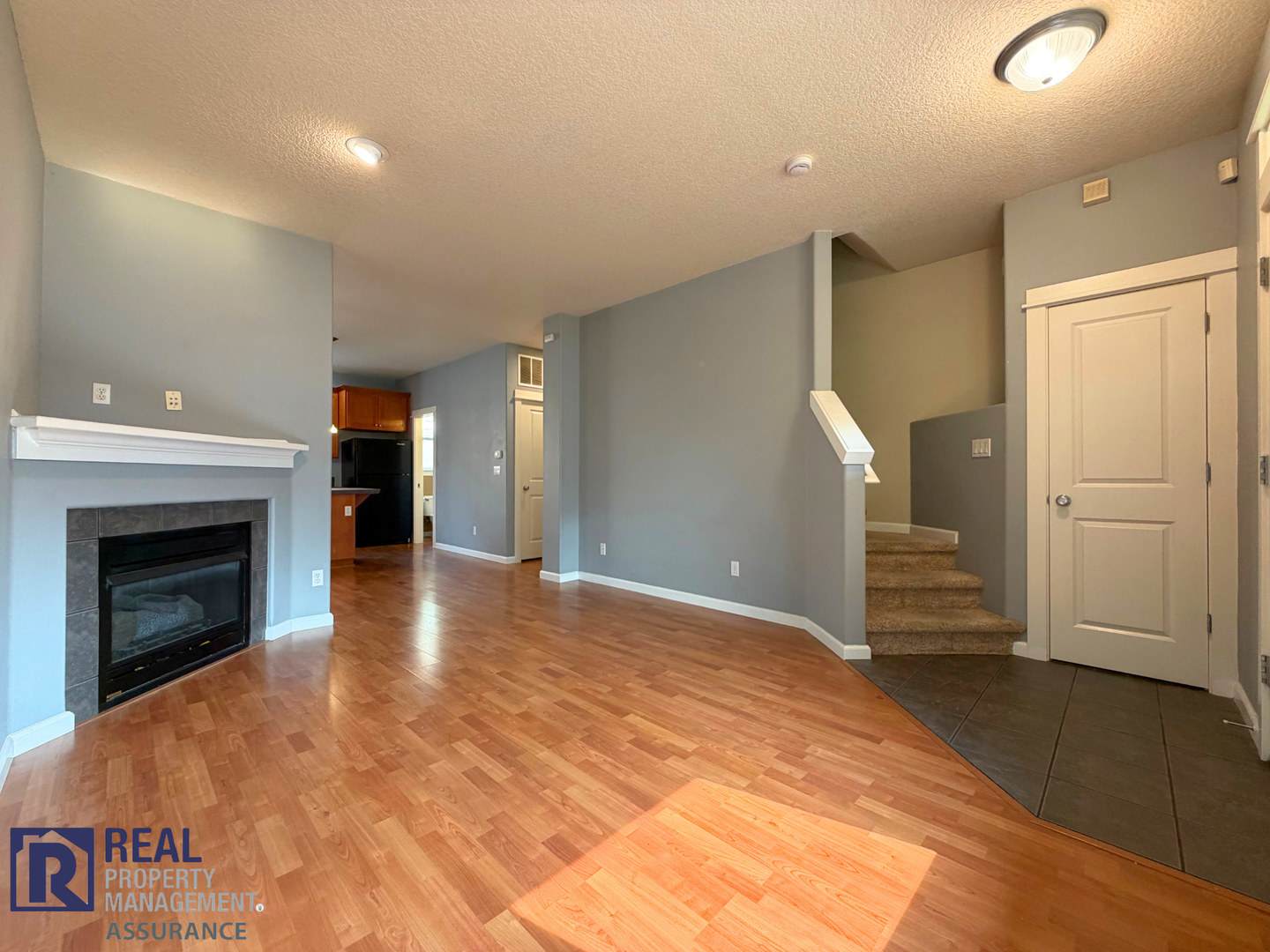 750 Off Move In Special Bright 2 Bedroom 2 5 Bath Beaverton Townhome With Garage A C – photo 3