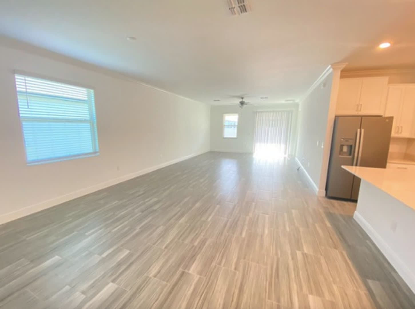 A Must See 3 Beds 2 Bths Villa Shows Like A House Modern Styling Open Layout Great Location And Loads Of Amenities – photo 4