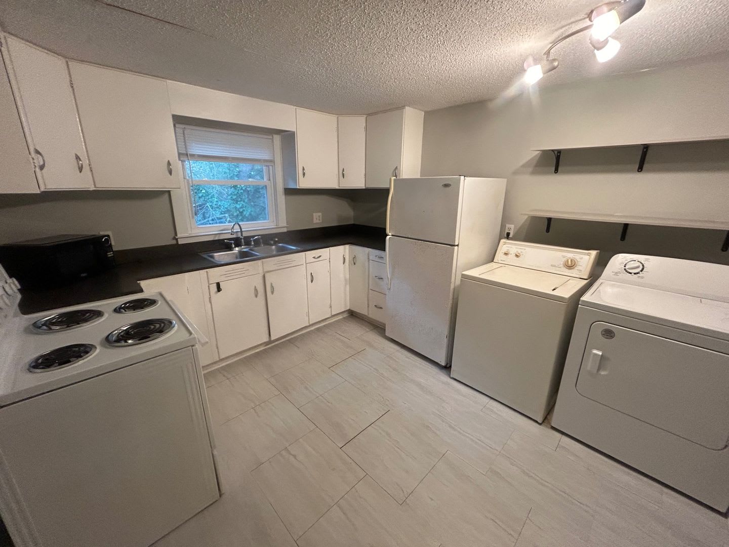 2-Bedroom Upstairs Apartment in Columbia’s Rosewood Area — $1,250/Month – photo 5