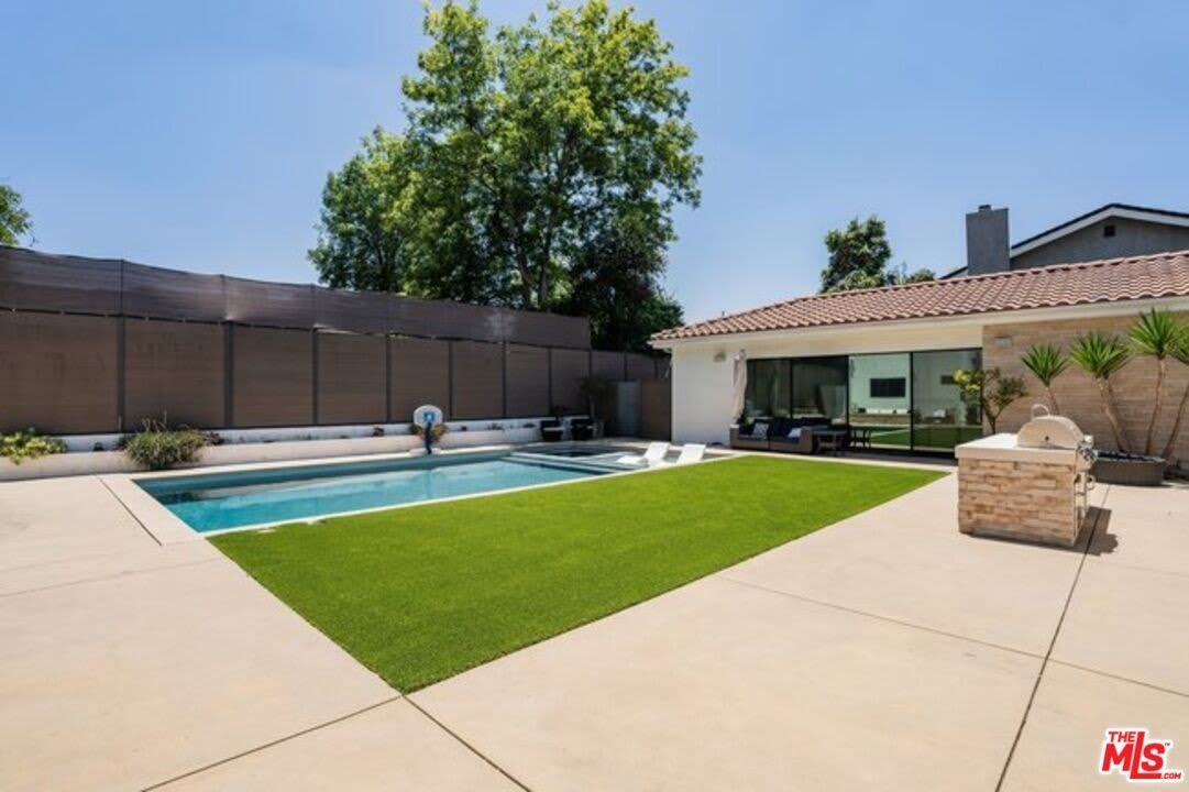 17520 Embassy Dr – photo 1