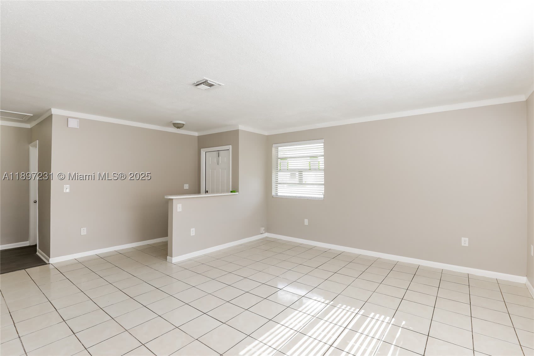 381 NE 164th St – photo 3