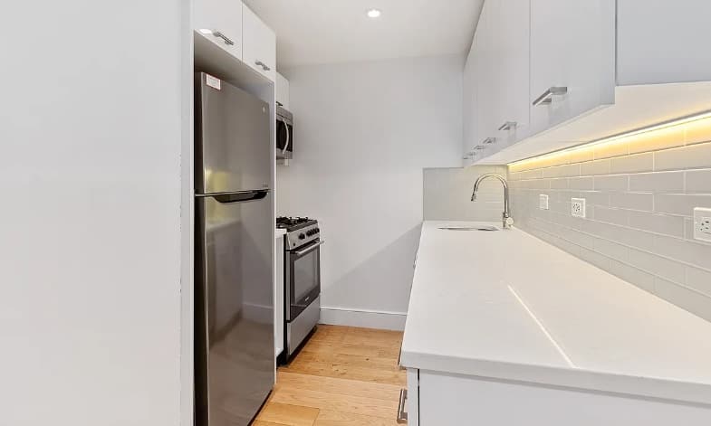 234 E 40th St – photo 2
