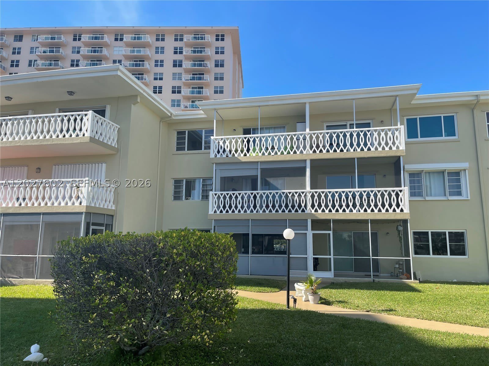 450 Golden Isles Dr – photo 1