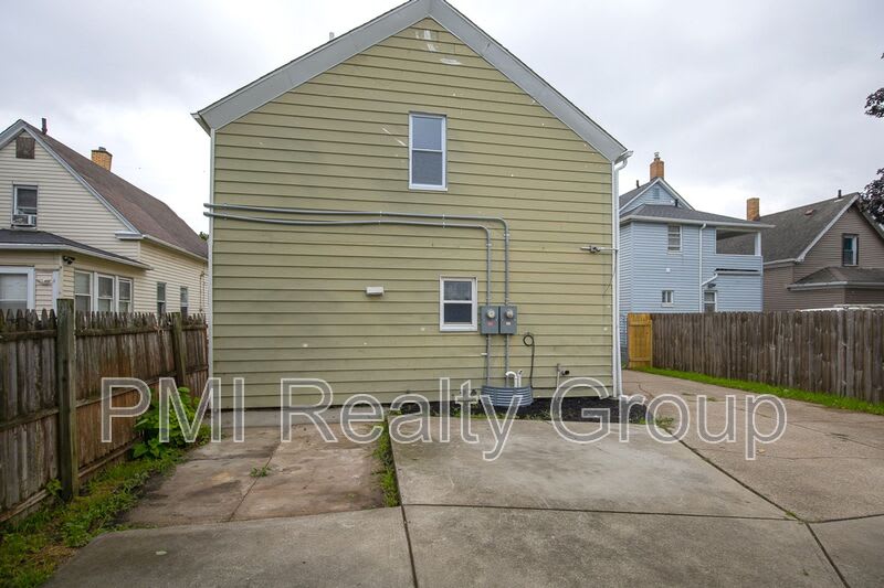 3422 W 52 St – photo 5