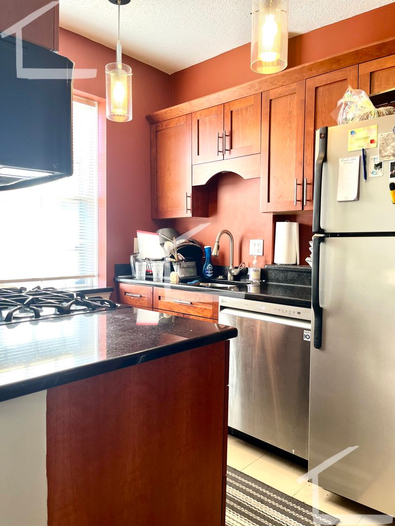 Huge 2 Bed in Brookline! 9w Parking for Rent! – photo 4
