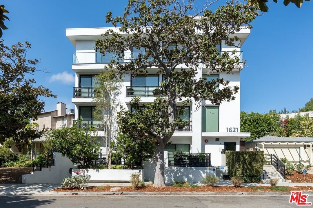 1621 Malcolm Ave – photo 1