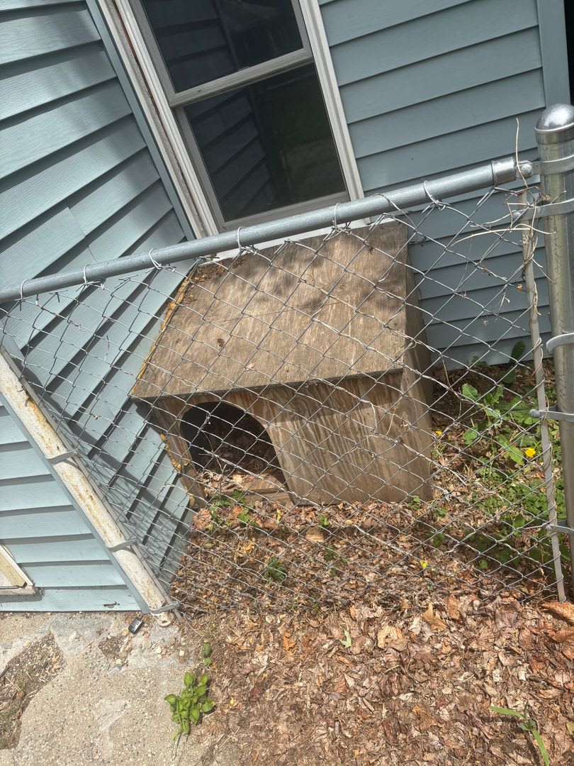 Perfect Home for You and Your Pup! Dog House Included + Fenced Yard – photo 4