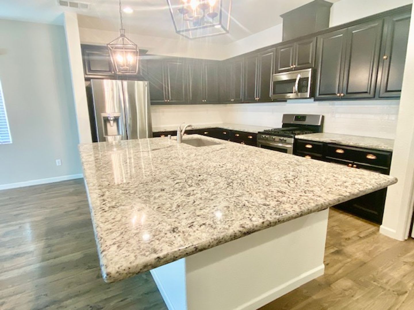 UNIQUE 4 BEDROOM, 3 BATH, 2 CAR GARAGE, 1 STORY IN WOODLAND – photo 2
