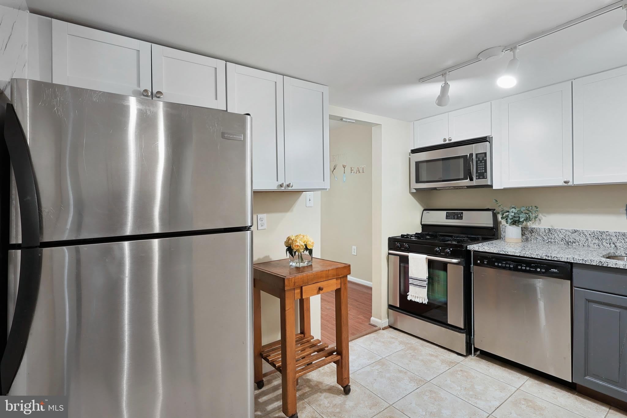 1423 NORTHGATE Square – photo 4