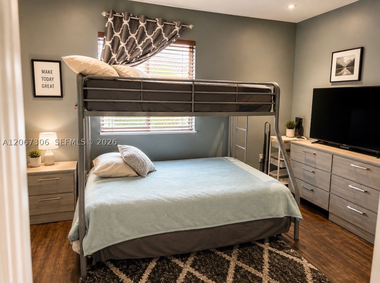 17385 NW 7th Ave – photo 1