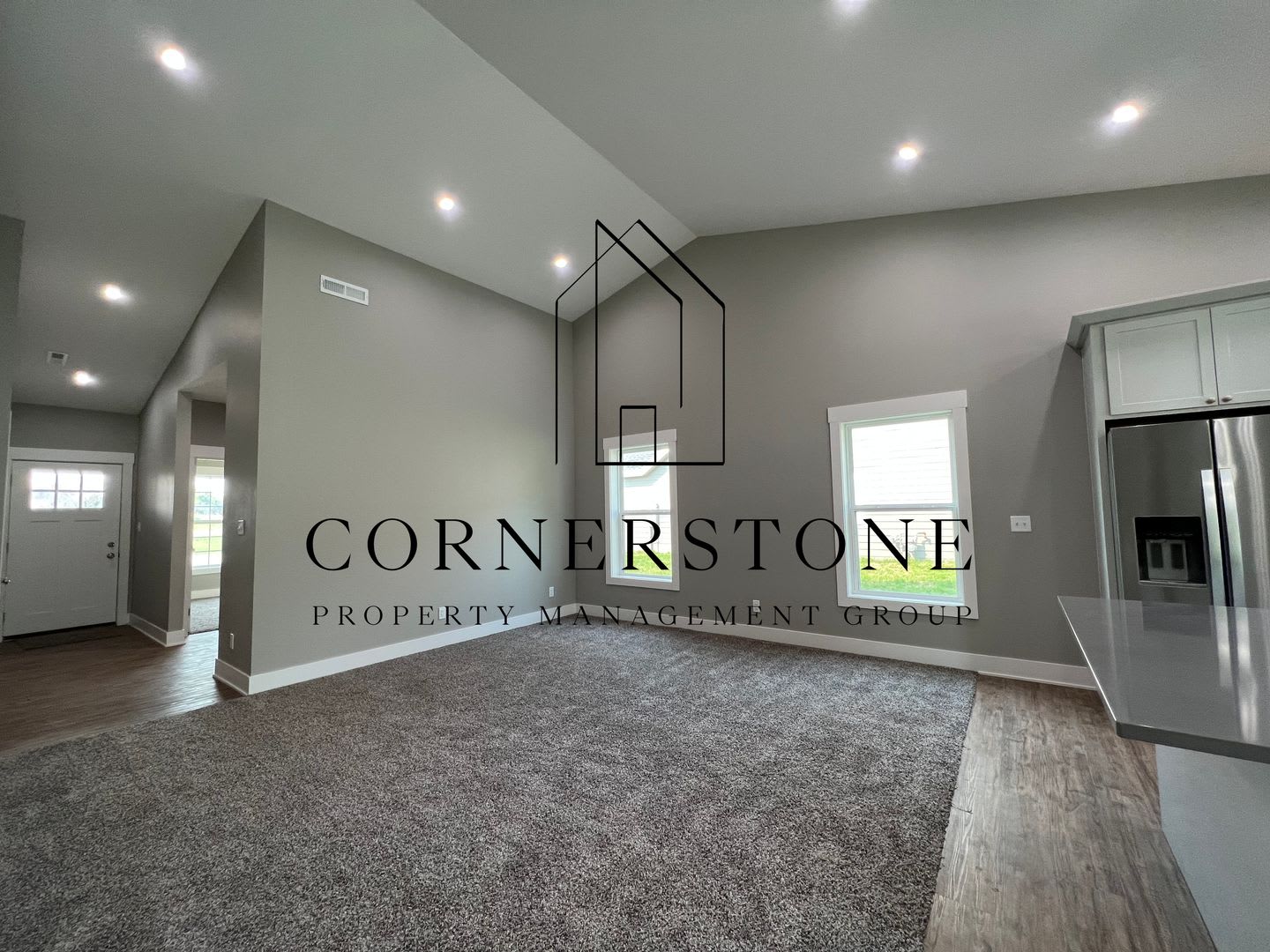 Beautiful 2 Bedroom house w/ vaulted ceilings! $2200 – photo 2