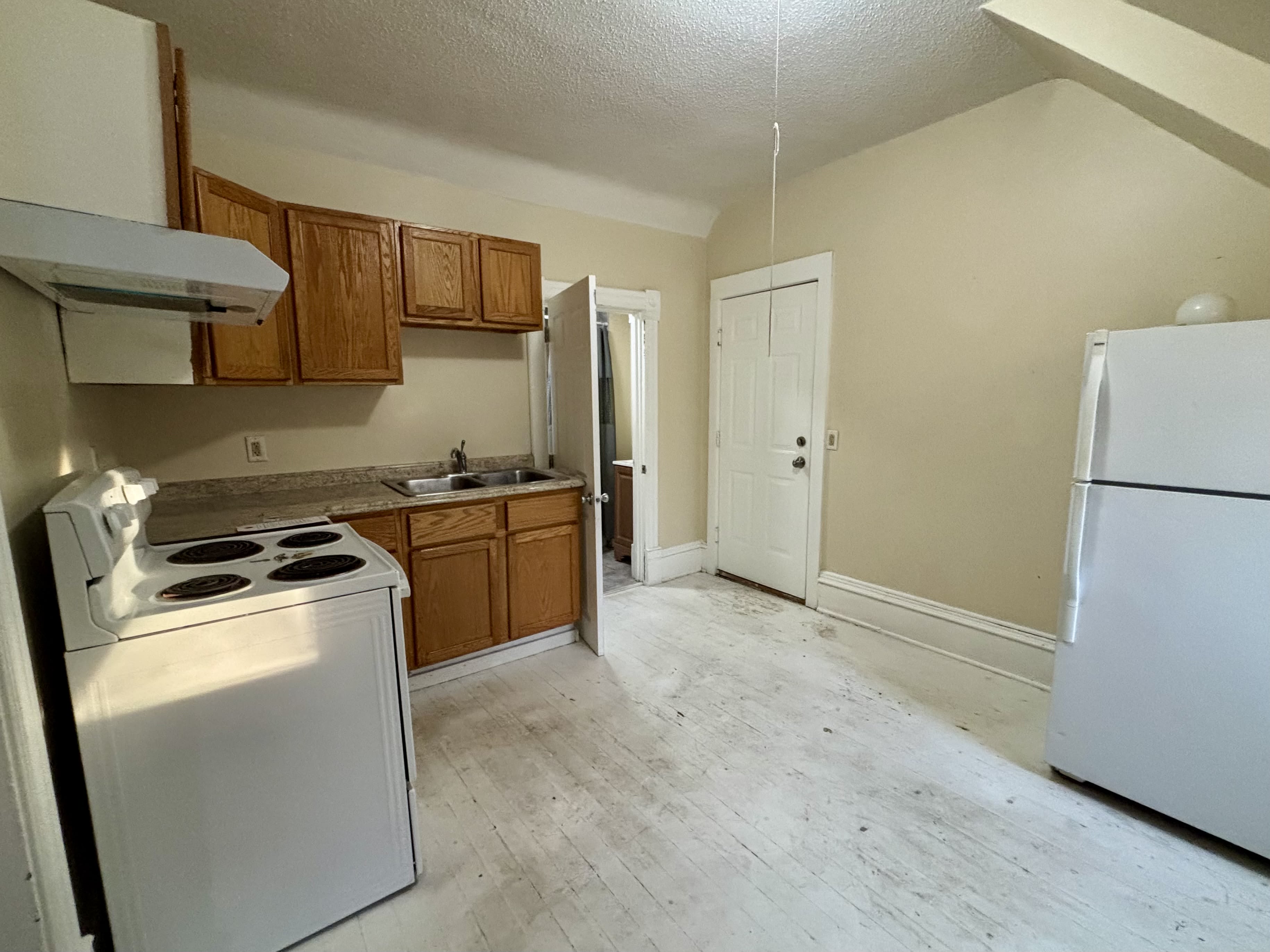 320 Augusta Ave Se – photo 3