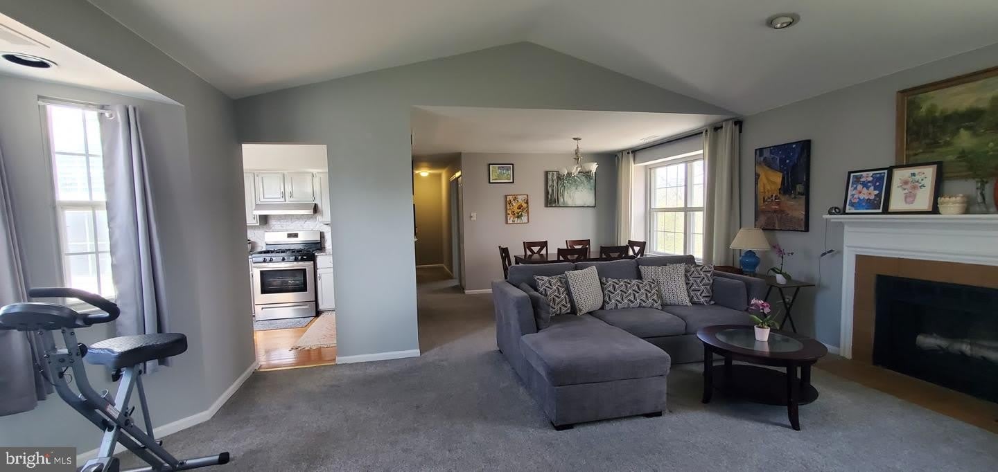 665-B ROSE HOLLOW DR – photo 5