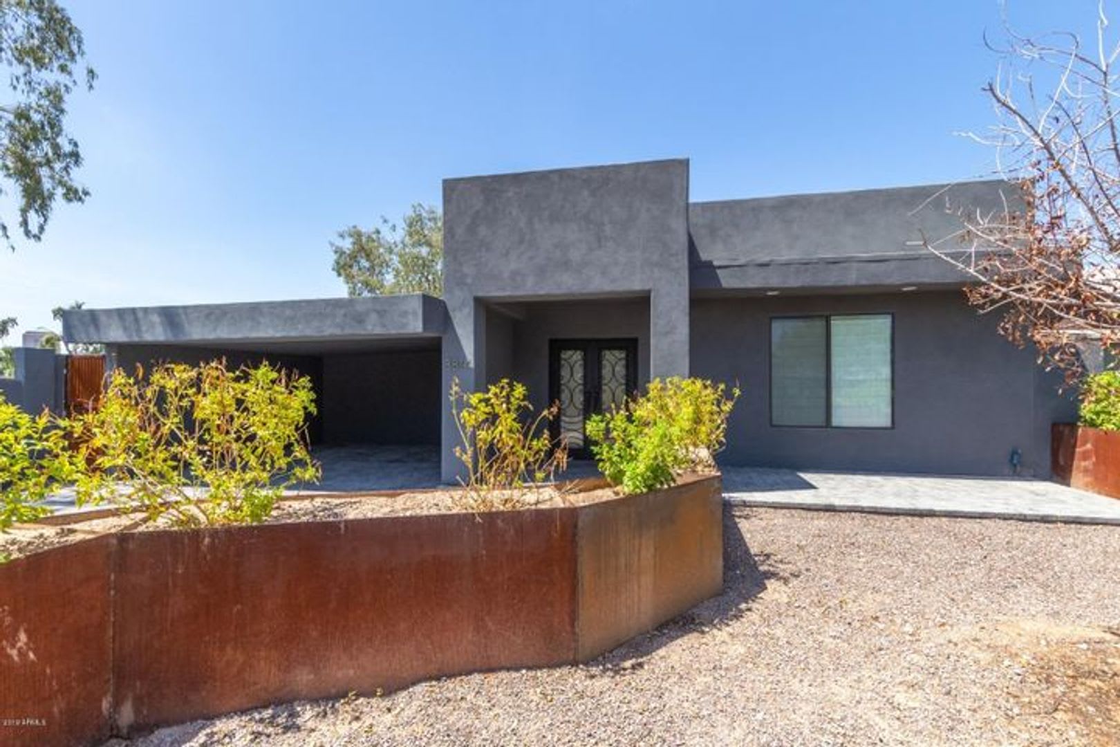 Beautiful 3 bed / 2 bath home with guest casita in the desirable Whitton District – photo 2