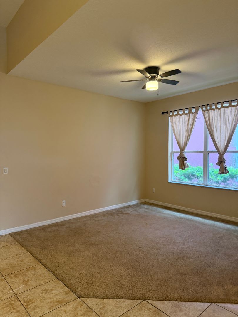 4 beds 2 baths single family house – photo 4