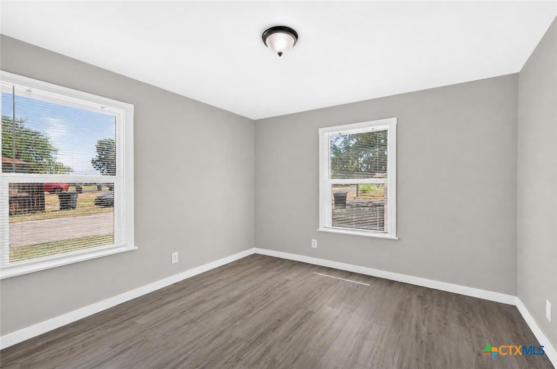 921 Stetson Avenue – photo 2