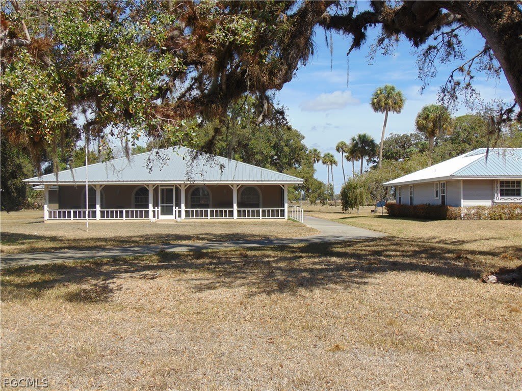 1092 Riverbend Drive – photo 2