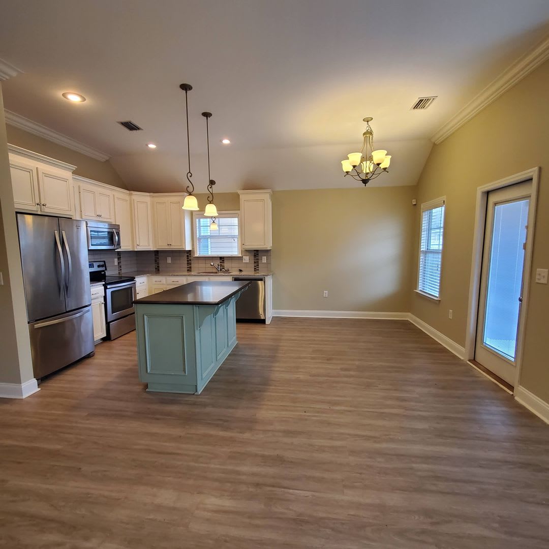 Modern Elegance Meets Southern Comfort: 4BR/2BA Gem in Northlake Neighborhood! – photo 4