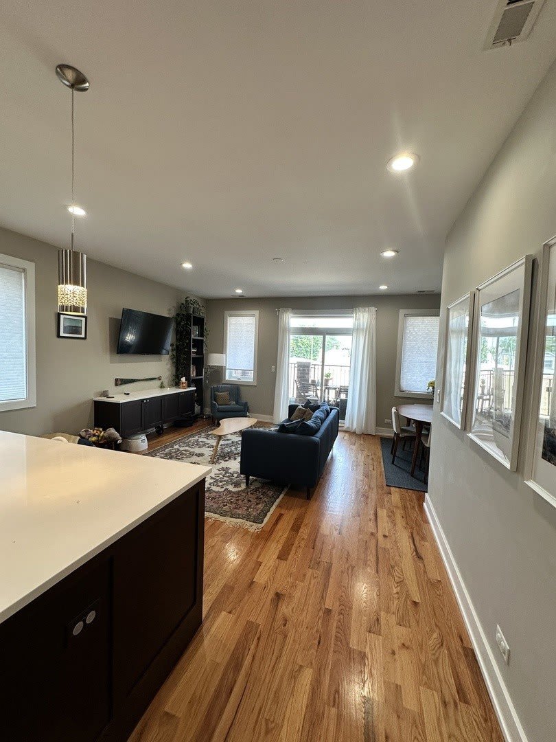 2836 N Kedzie Avenue – photo 2