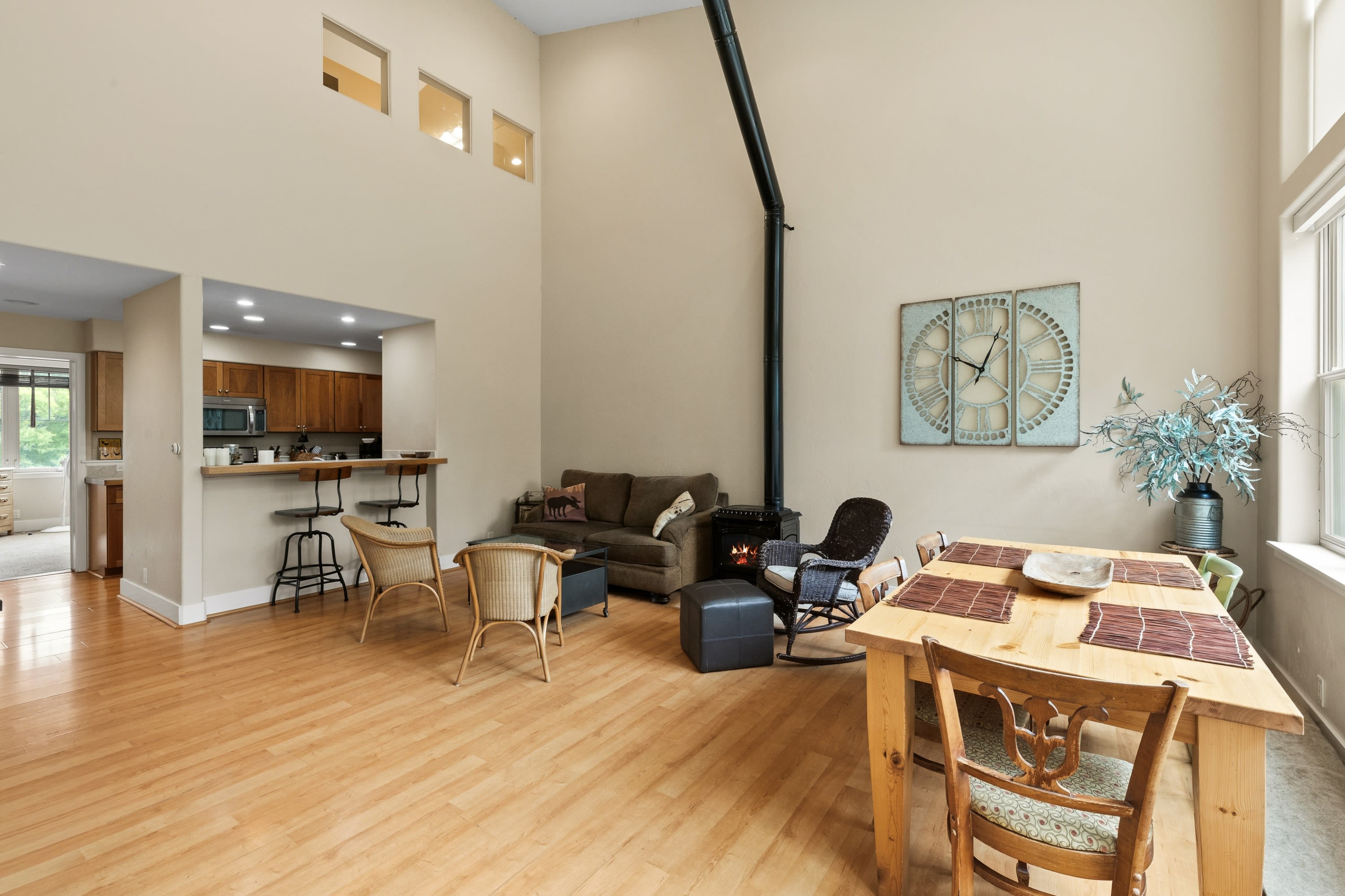 562 Evans Court – photo 4