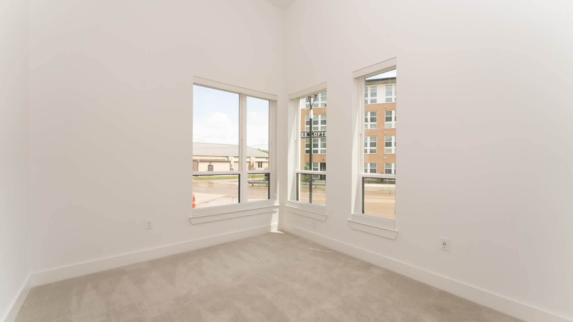 Lyle Apartments – photo 2