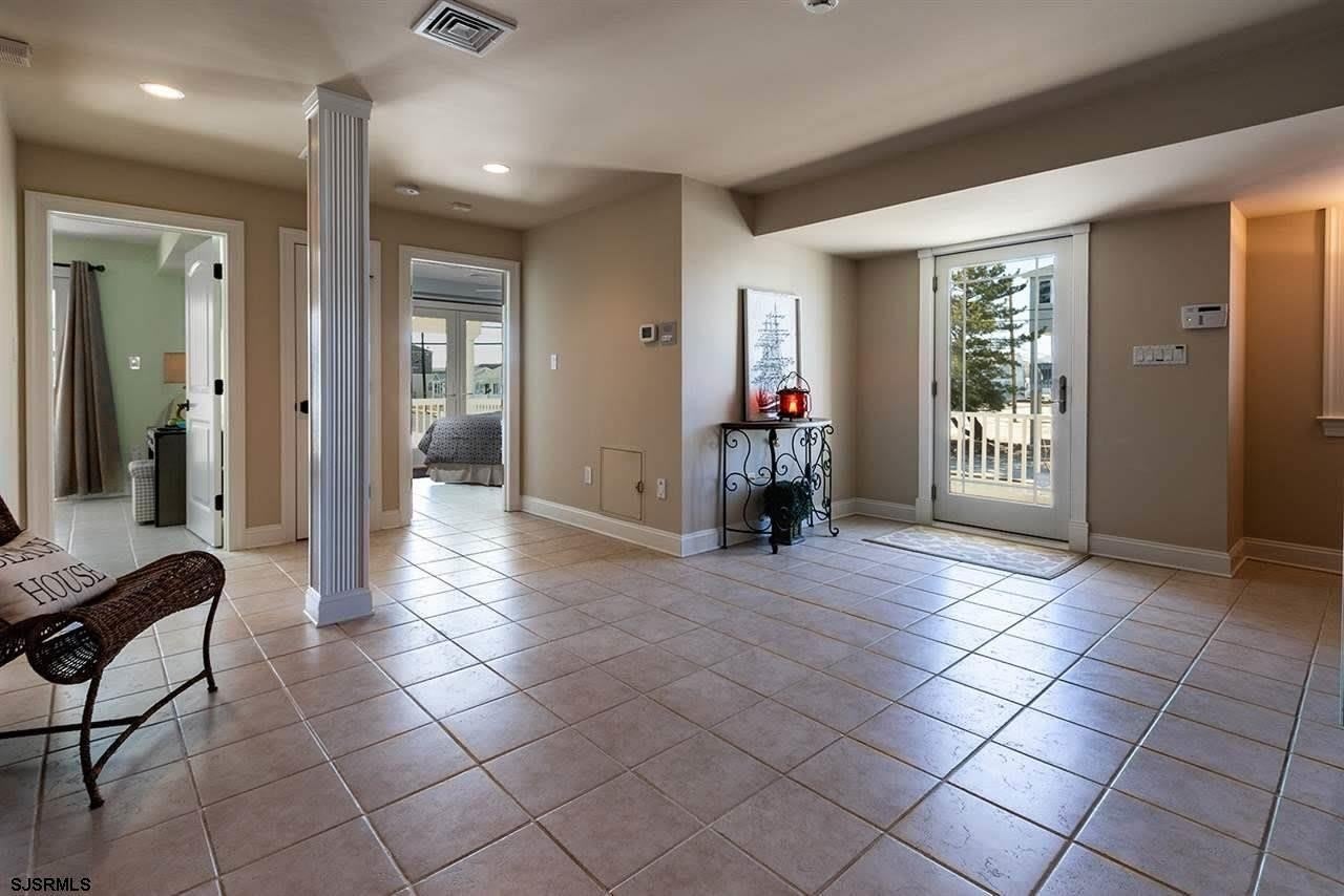 1001 E Beach Ave – photo 3