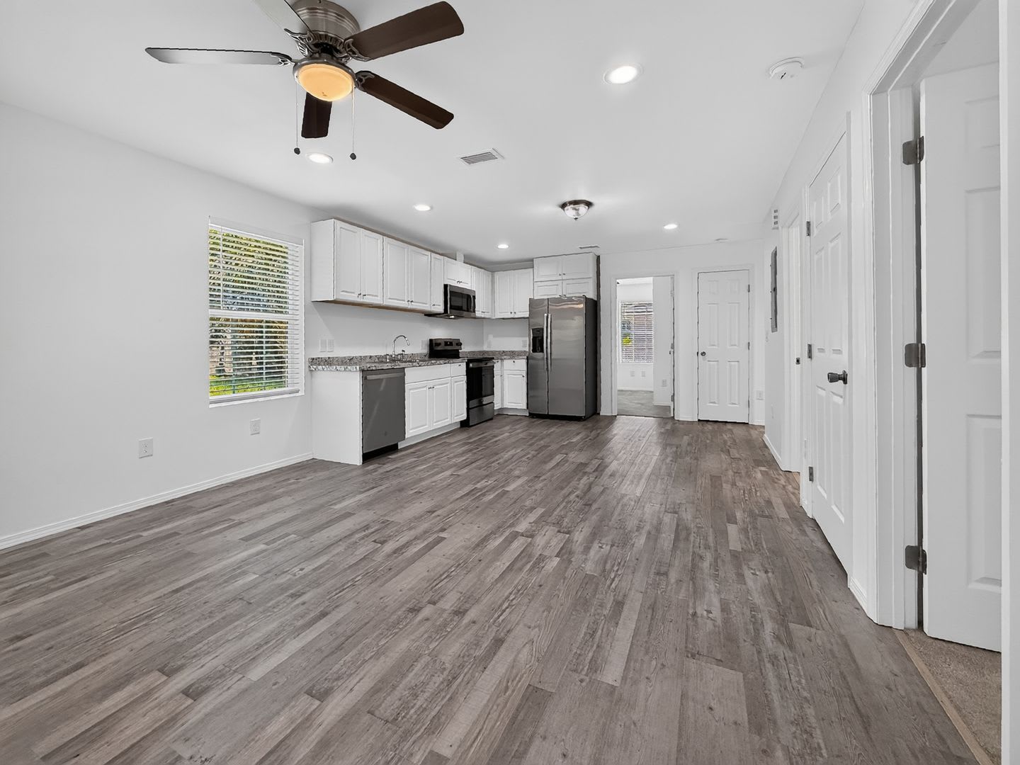 Bright & Spacious 3-Bedroom Home in St. Nicholas Area! – photo 5