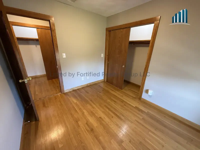 132 Hall St – photo 4