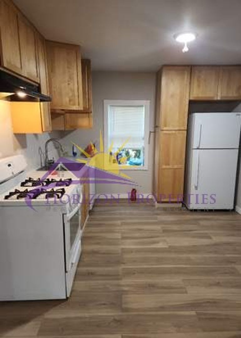 Remodeled 3 Bed 2 Bath 1 050 Sq Ft Oak Park Home – photo 5