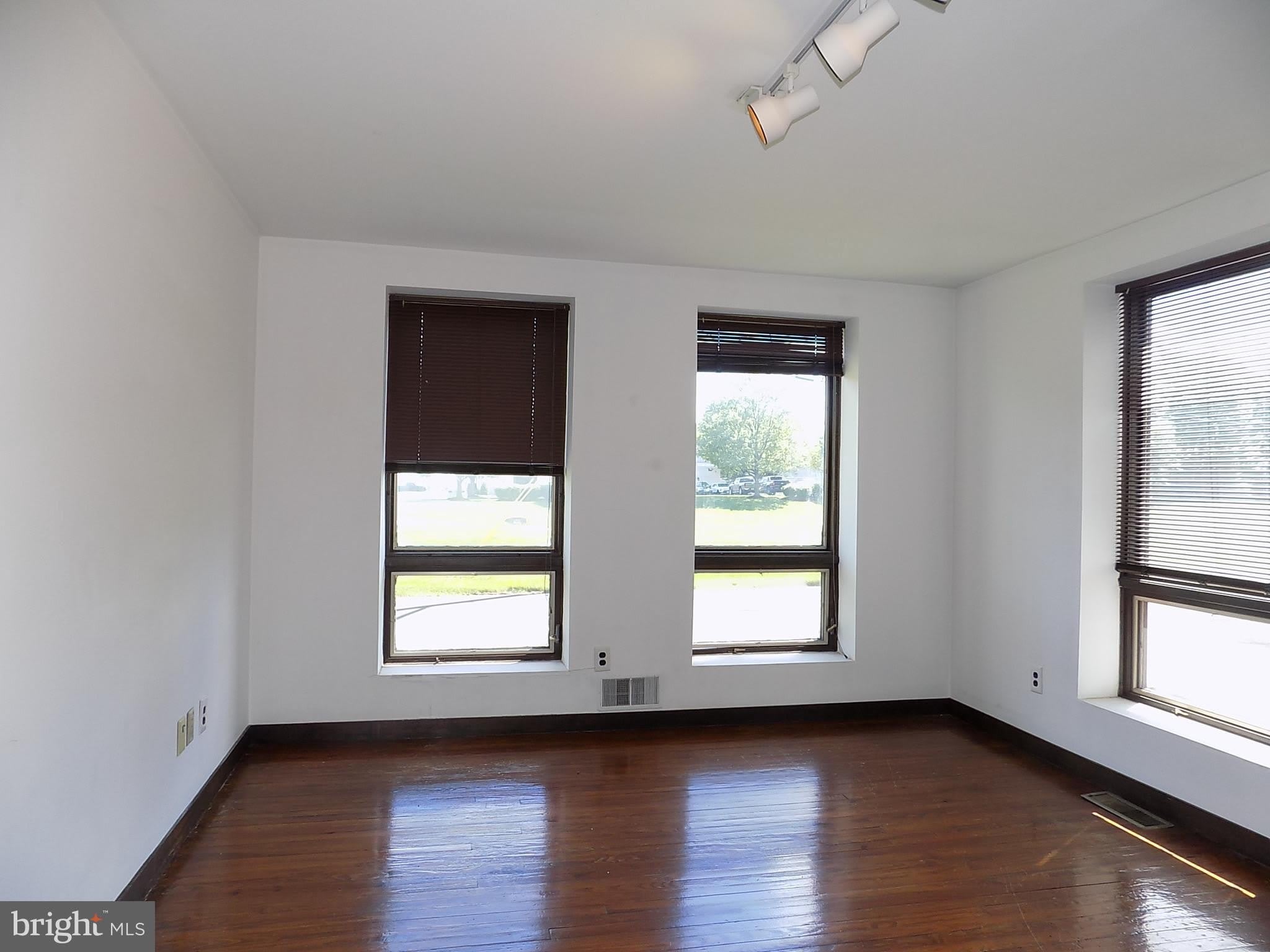 276 WOODBOURNE Road – photo 5