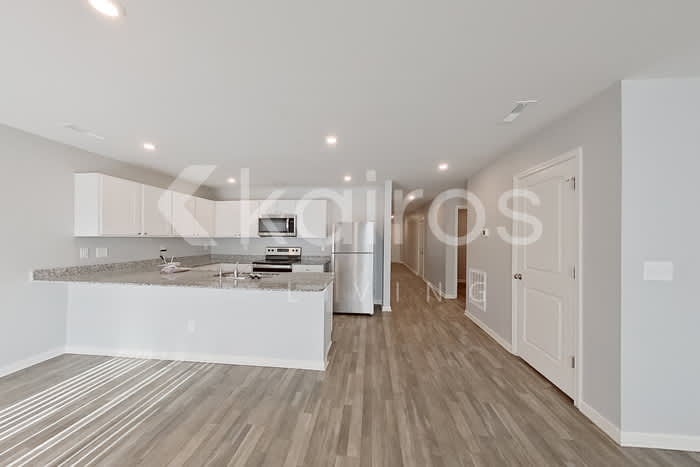 302 Emilys Drive – photo 4