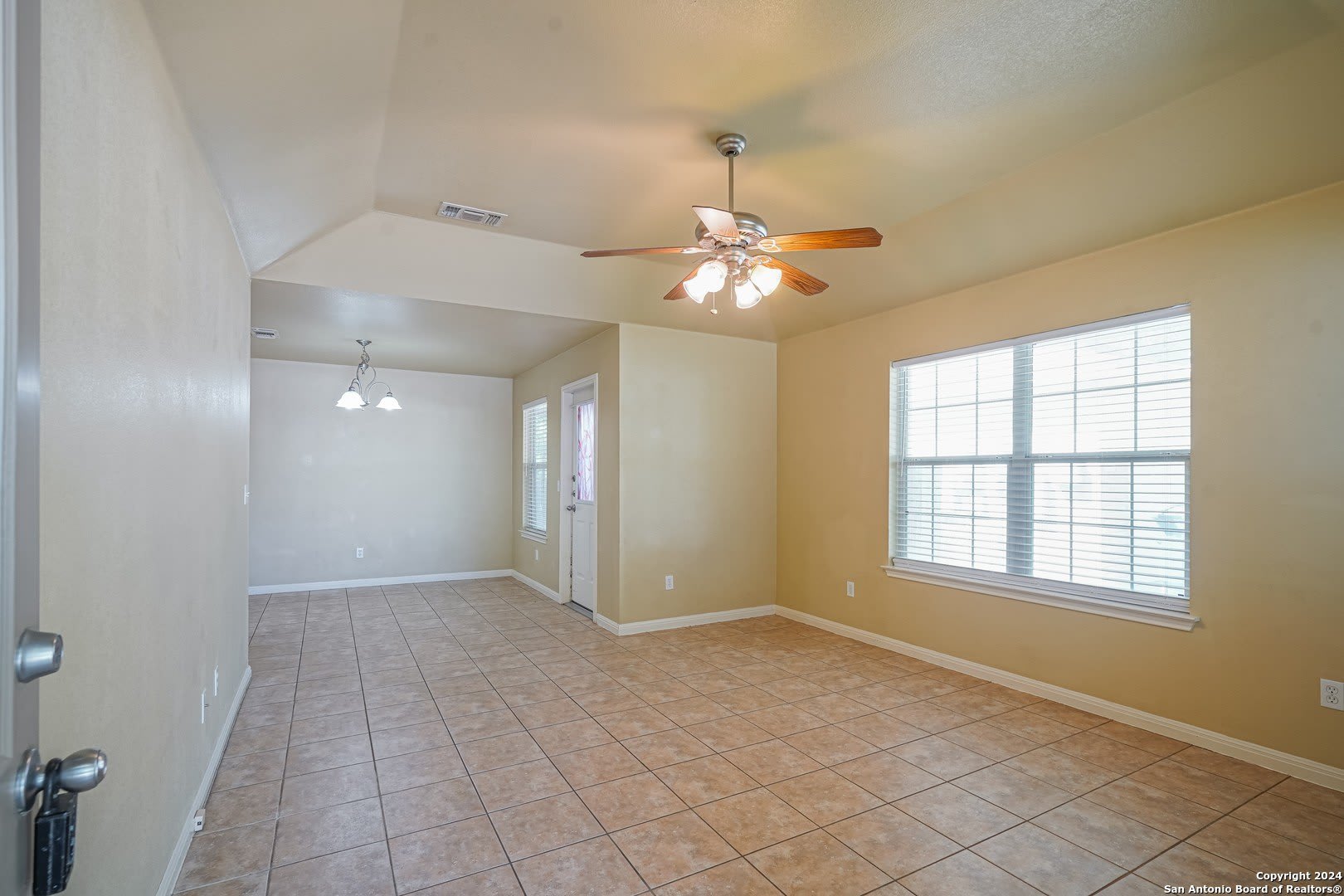 1043 Misty Acres Dr – photo 2