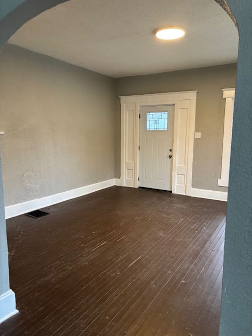 4 bedroom House On Lasalle St! – photo 3