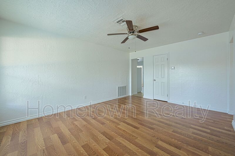 1407 NW Logan Avenue – photo 3