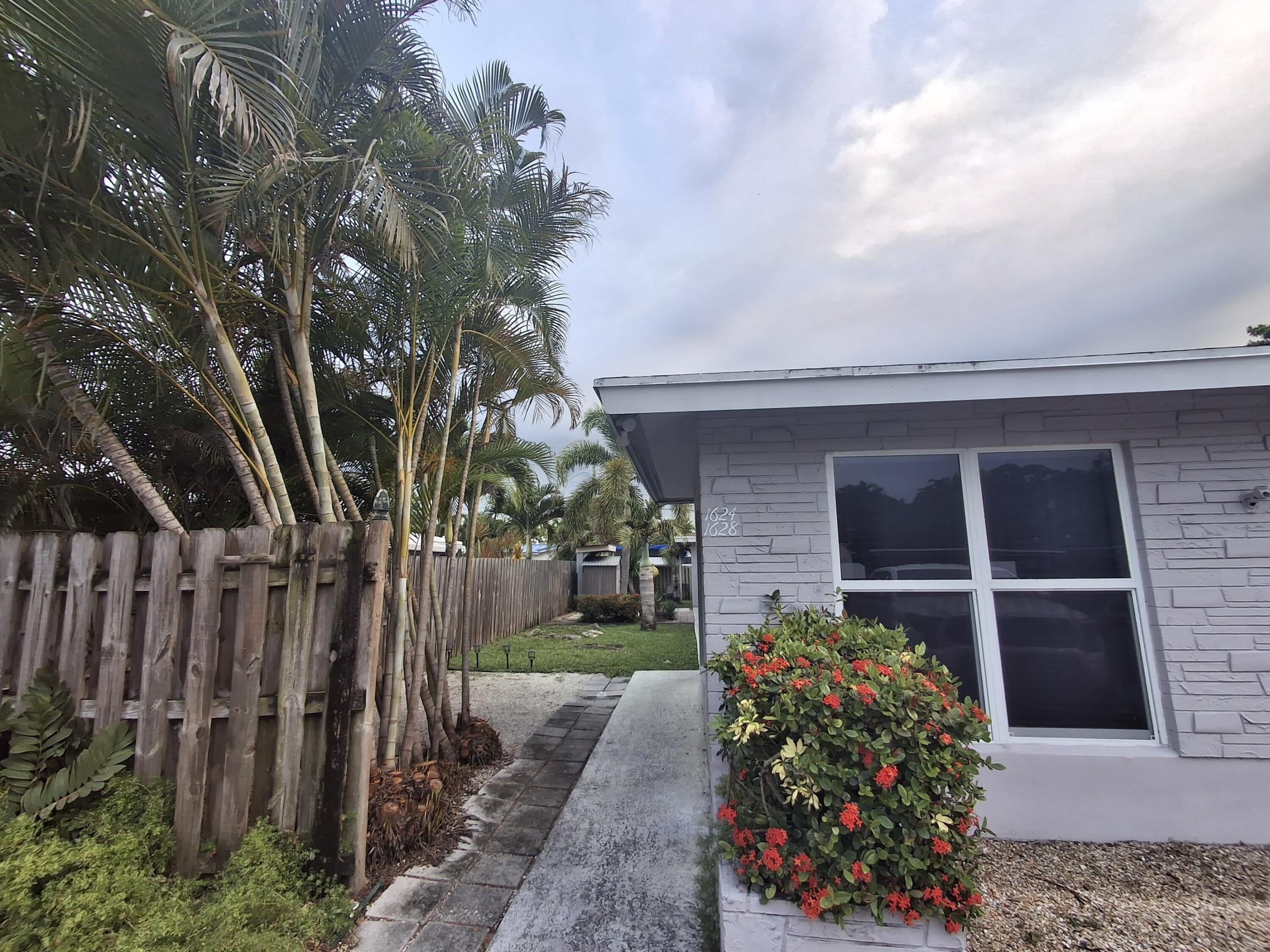 1624 NE 25th Street – photo 2