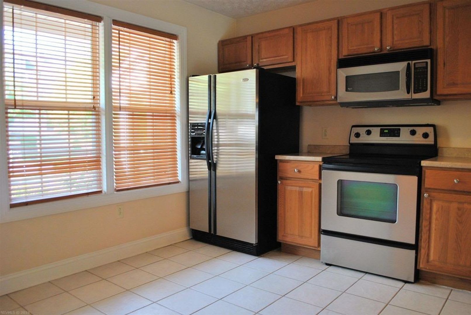 2 Bedroom 2 Bath Townhouse – photo 3