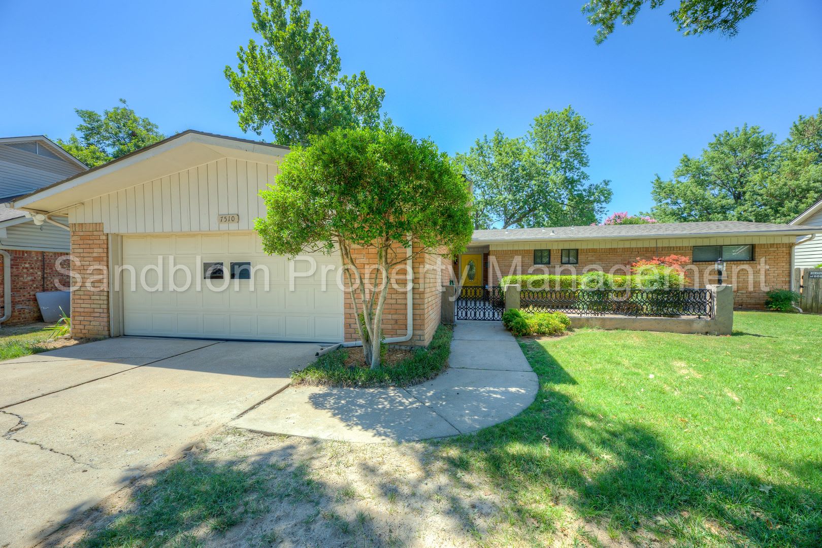 For Lease – photo 1