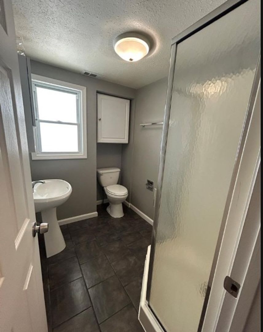 For Lease – photo 2