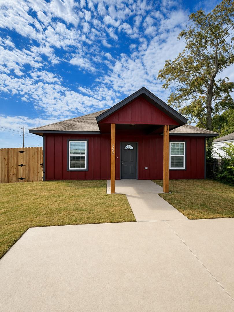 Beautiful New 3 Bedroom Home With Modern Finishes – photo 2