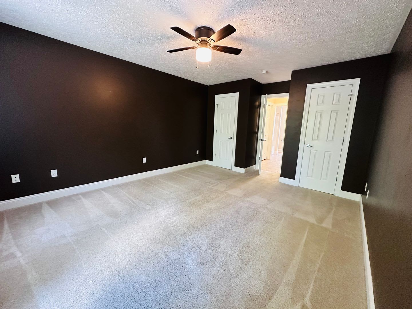 3 Bedroom 2.5 Half Bath Townhouse with 2 Car Garage – photo 5