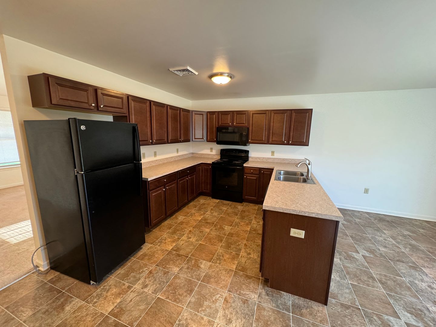Semi Detached Townhome in New Freedom – photo 3