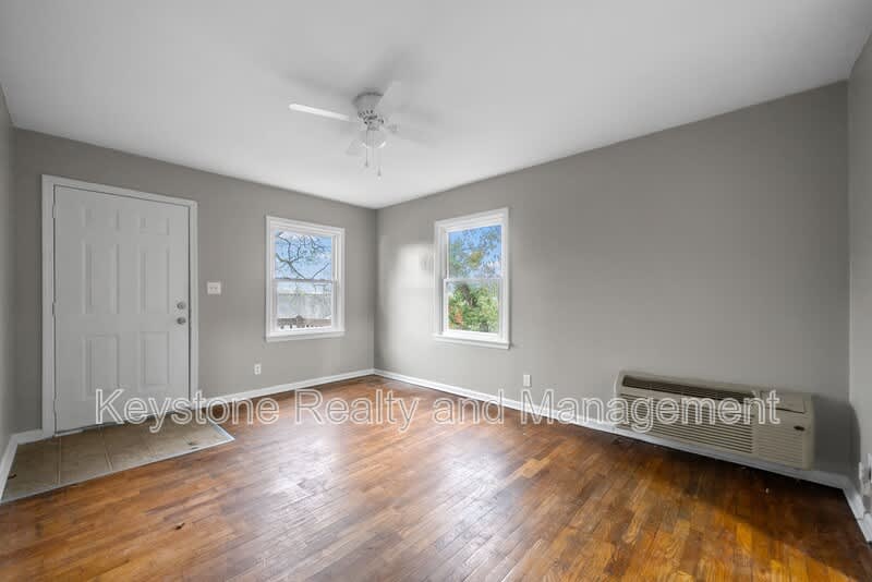 1525 Ferrel Street – photo 4
