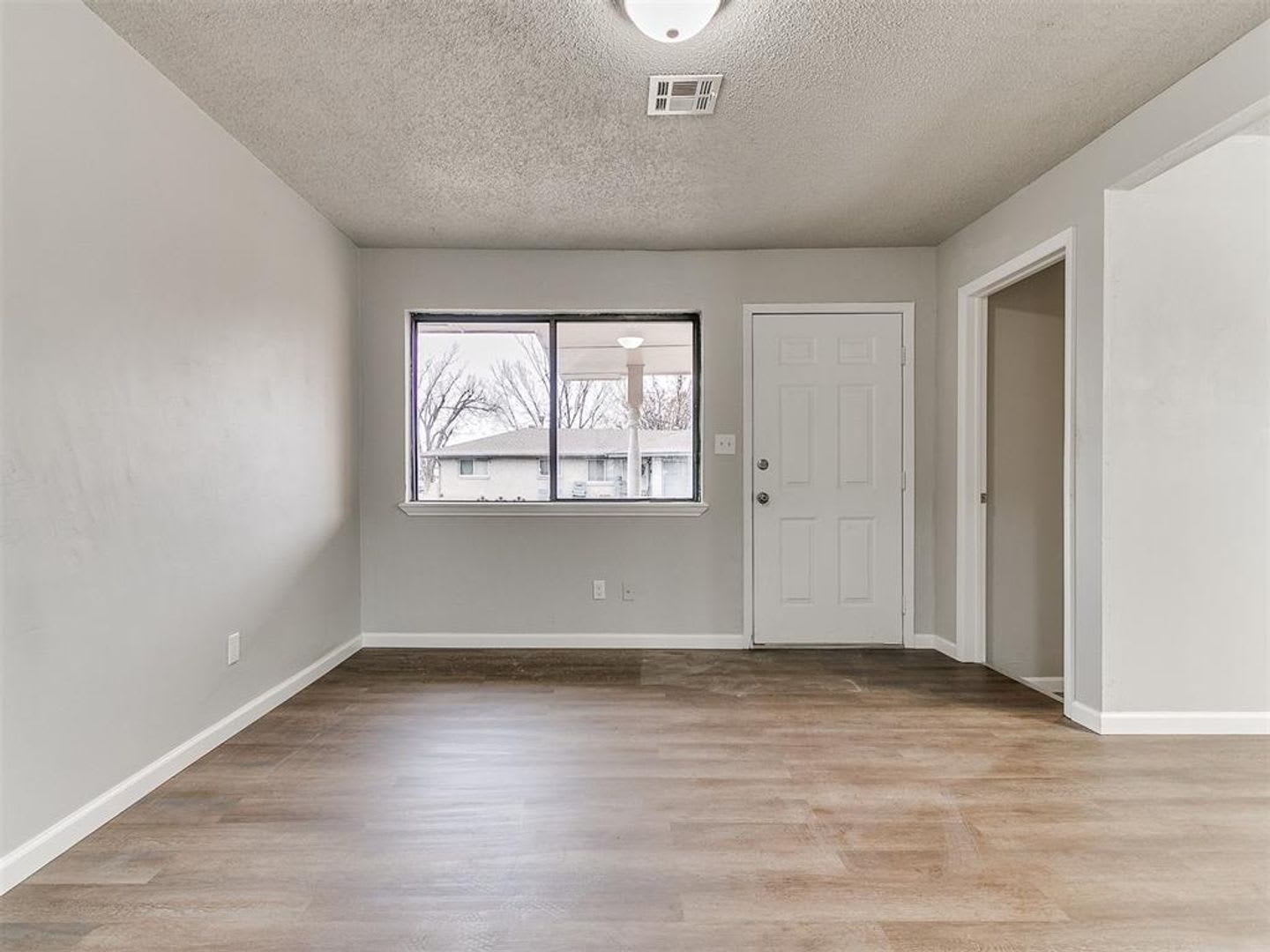 Super 4 Bed 1 5 Bath In The South Gate Addn In Moore Ok – photo 4